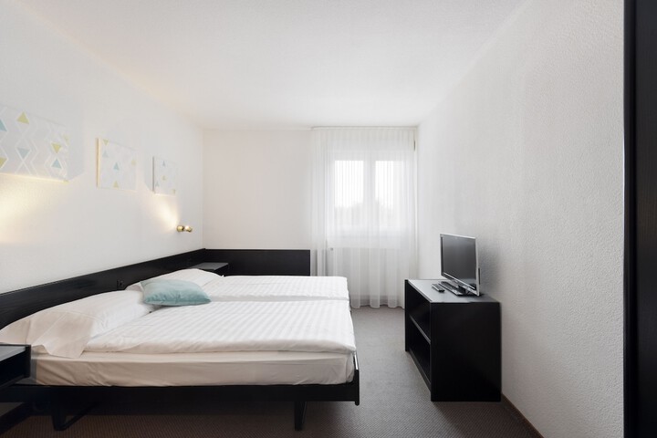 Room 25 of 86