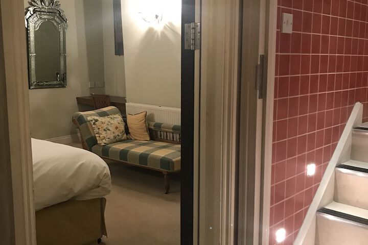 Room 10 of 67