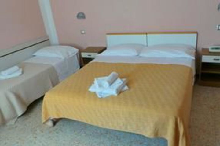 Room 9 of 33