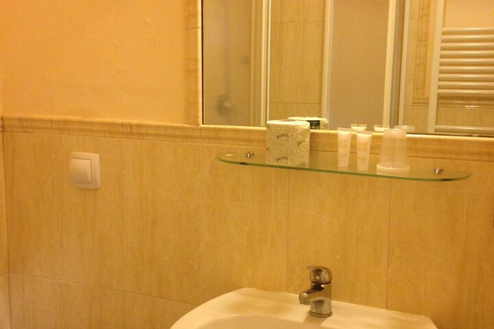 Room 42 of 64