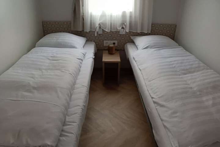 Room 2 of 39