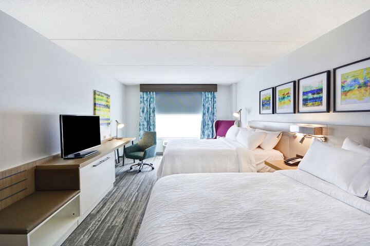 2 Queen Beds (4 of 12)