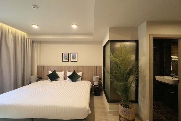 Room 10 of 49
