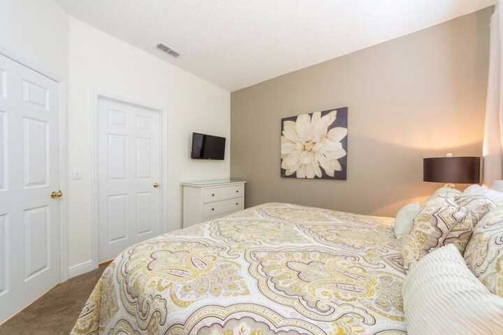 Room 9 of 34