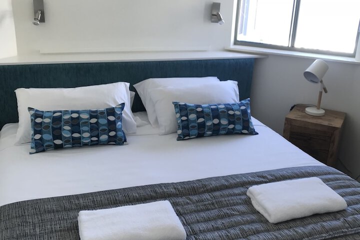 Room 7 of 104