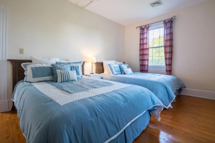 Room 2 of 17