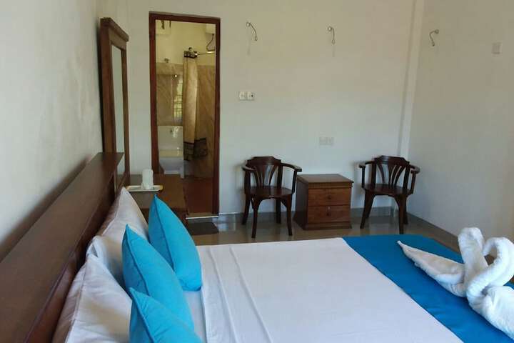 Room 8 of 33