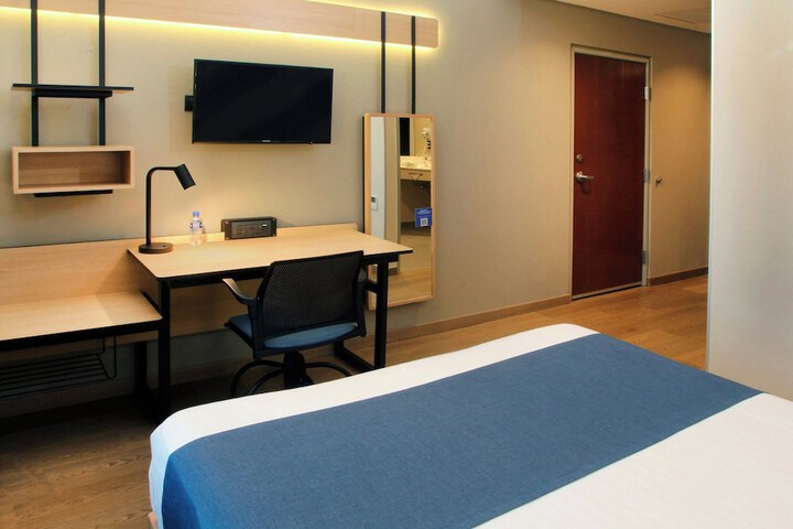 Room 8 of 55