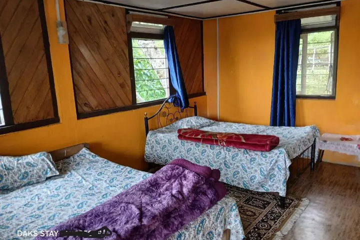 Room 4 of 9