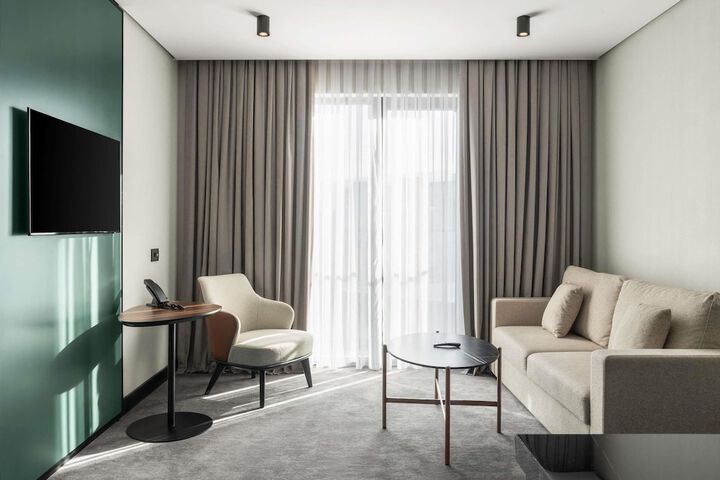 Room 18 of 100