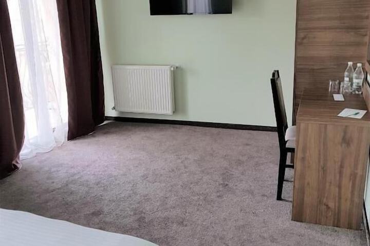 Room 3 of 73