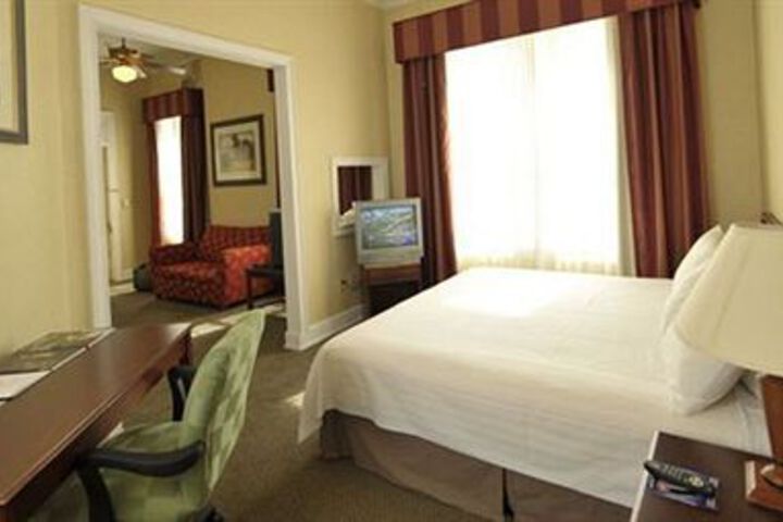 Room 4 of 25
