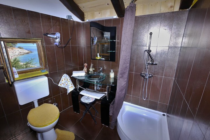 Room 6 of 23