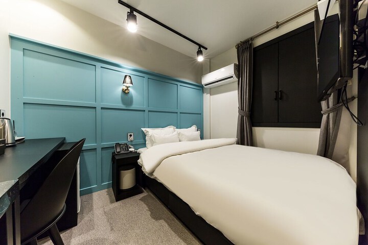 Room 6 of 43