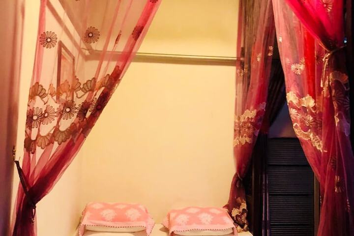 Room 6 of 18