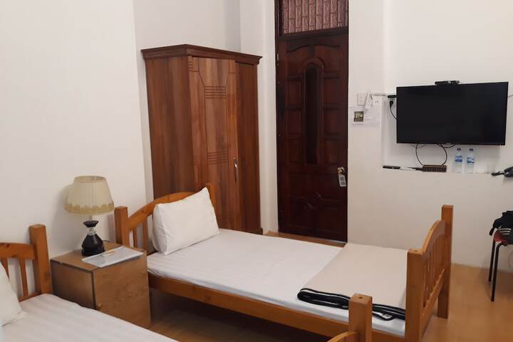 Room 6 of 65