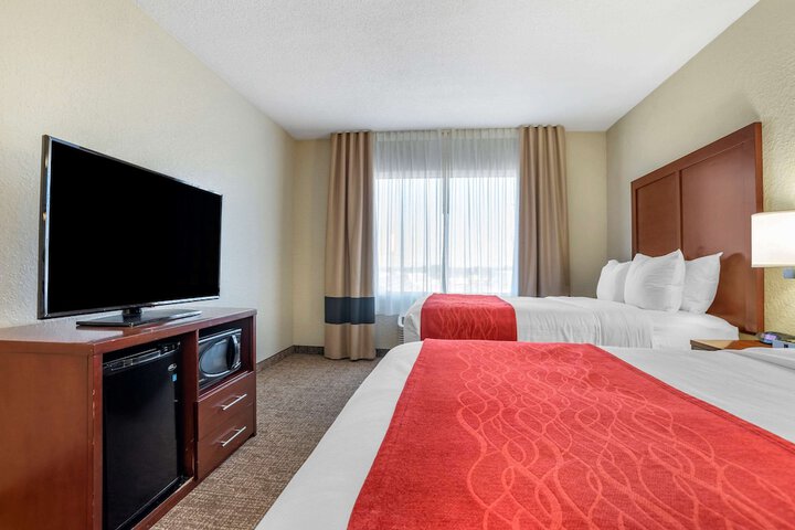 2 Queen Beds (4 of 13)