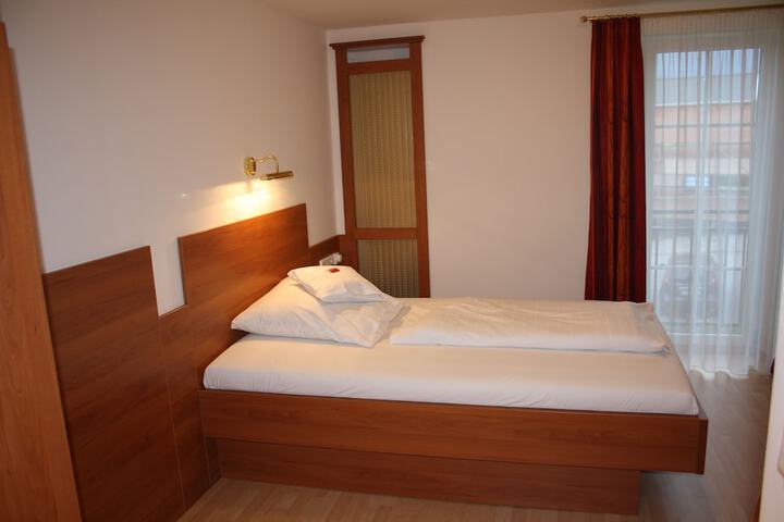 Room 6 of 39