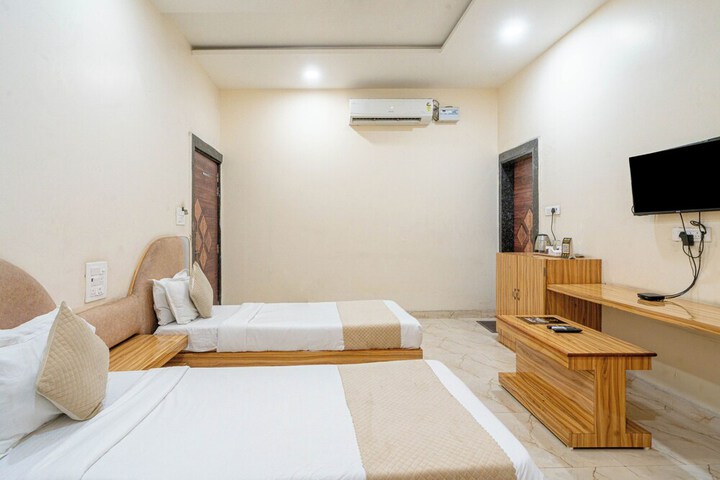 Room 27 of 73