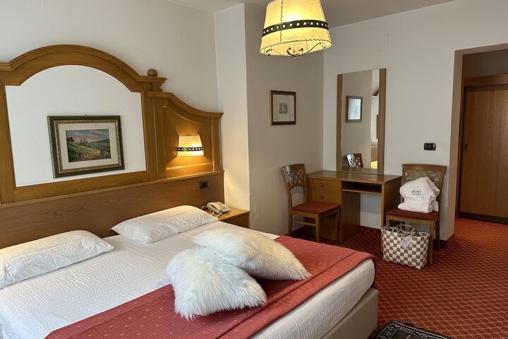 Room 46 of 212