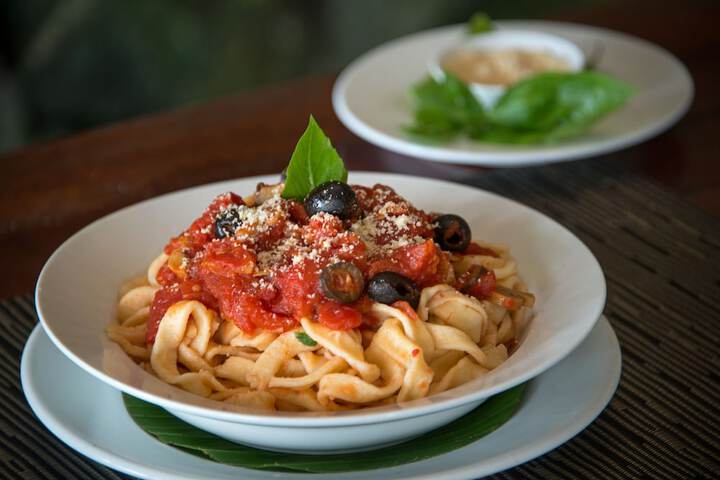 Dining 51 of 66