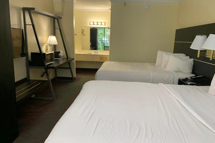 2 Queen Beds Pet Friendly (4 of 18)