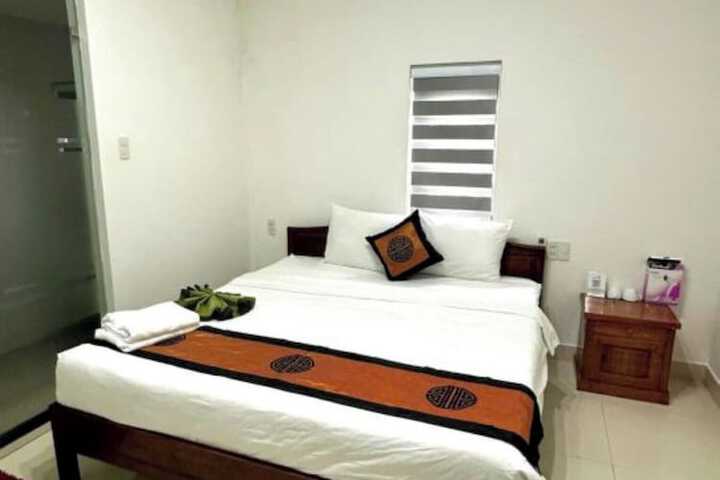 Room 10 of 24