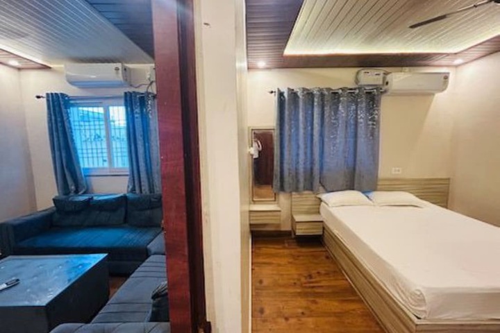 Room 4 of 10