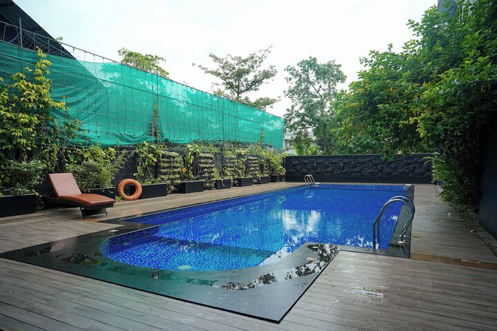 Pool 24 of 39