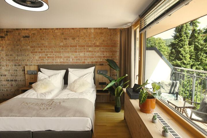 Room 8 of 28