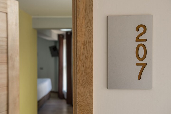 Ballroom/Hall 30 of 32