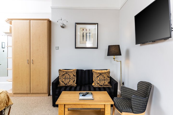 Room 102 of 205