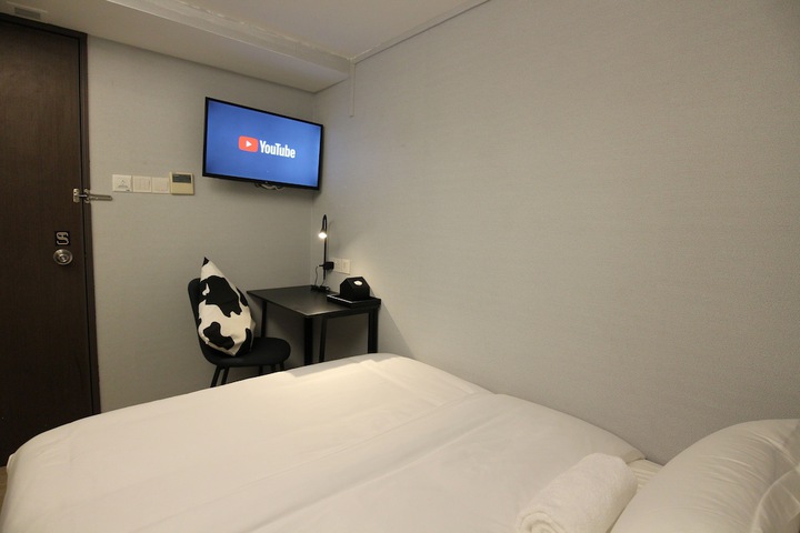 Room 5 of 45