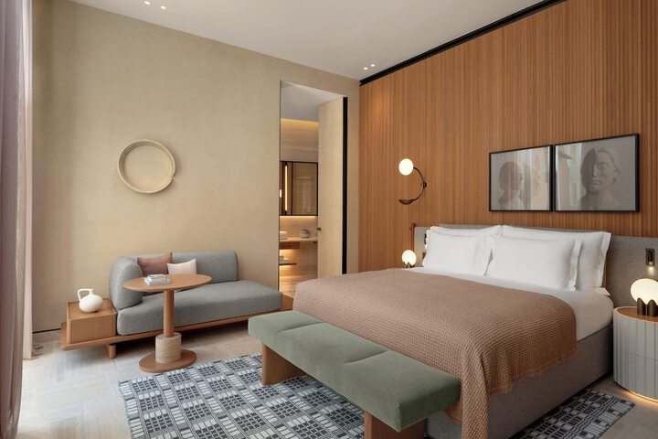 Room 33 of 95