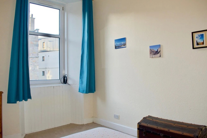 Room 4 of 10