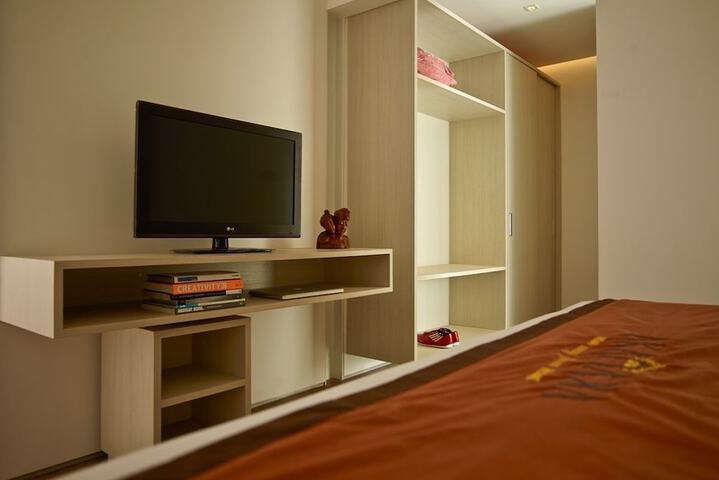 Room 4 of 25