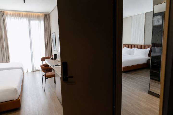 Room 81 of 176