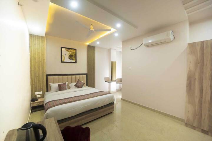 Room 10 of 38