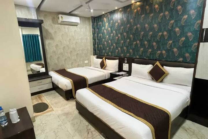 Room 7 of 19