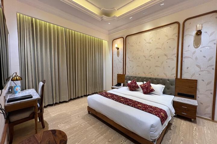 Room 11 of 20