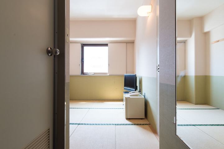 Room 12 of 95