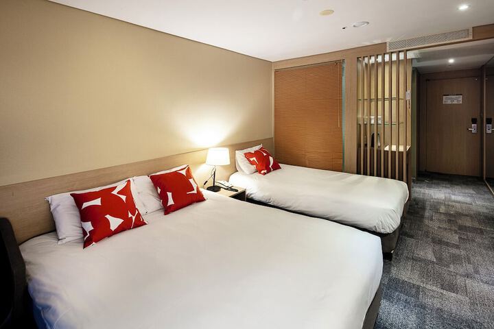 Room 46 of 122