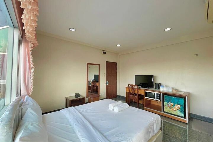 Room 44 of 108