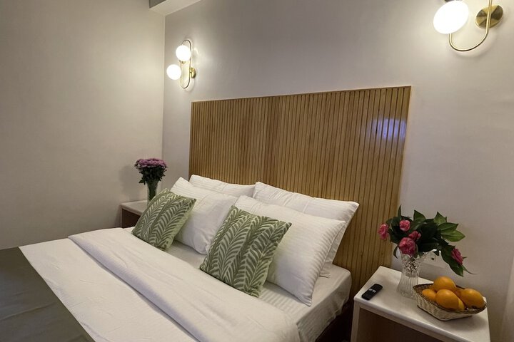 Room 6 of 18