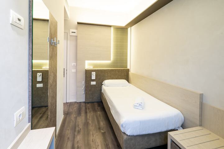 Room 44 of 101