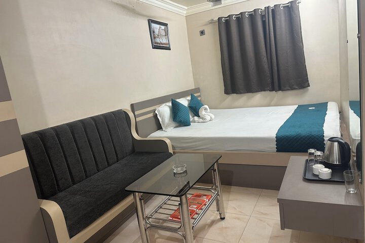 Room 12 of 18