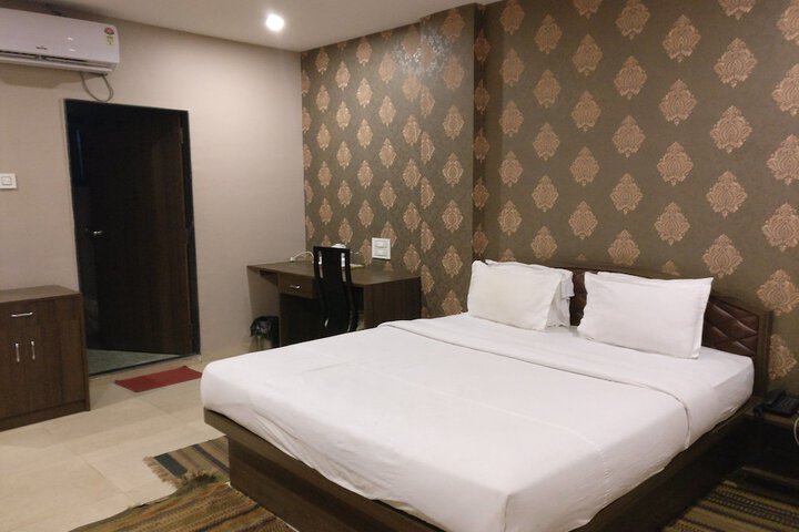 Room 3 of 13