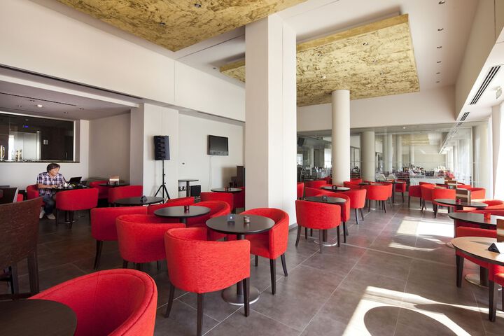 Lounge 89 of 110