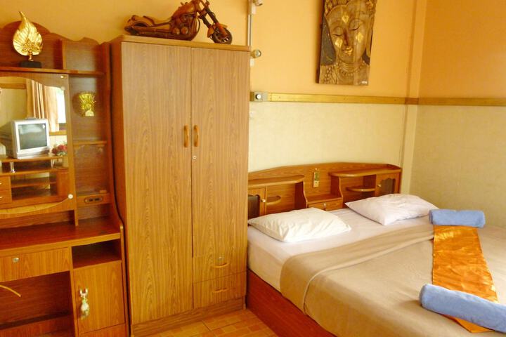 Room 8 of 41