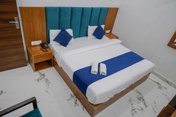 Room 5 of 14